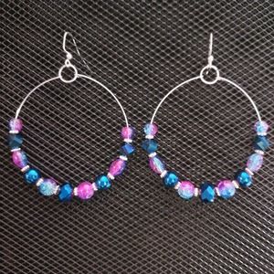 Metallic blue and aqua/fuchsia crackled glass hoop earrings
